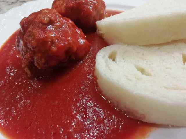 Tradičné mäsové guľky v paradajkovej omáčke – overený recept