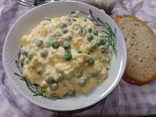 Vajíčkový šalát so zeleným hráškom – super rýchly FIT recept