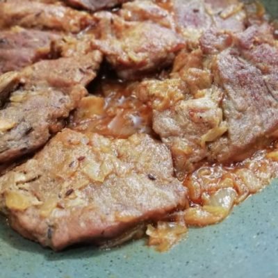 Geschmortes Kraut auf Karamell