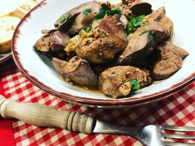 Šťavnatá kuracia pečienka na cibuli – RECEPT