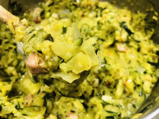 Cuketa na panvici so slaninou – najlepší RECEPT